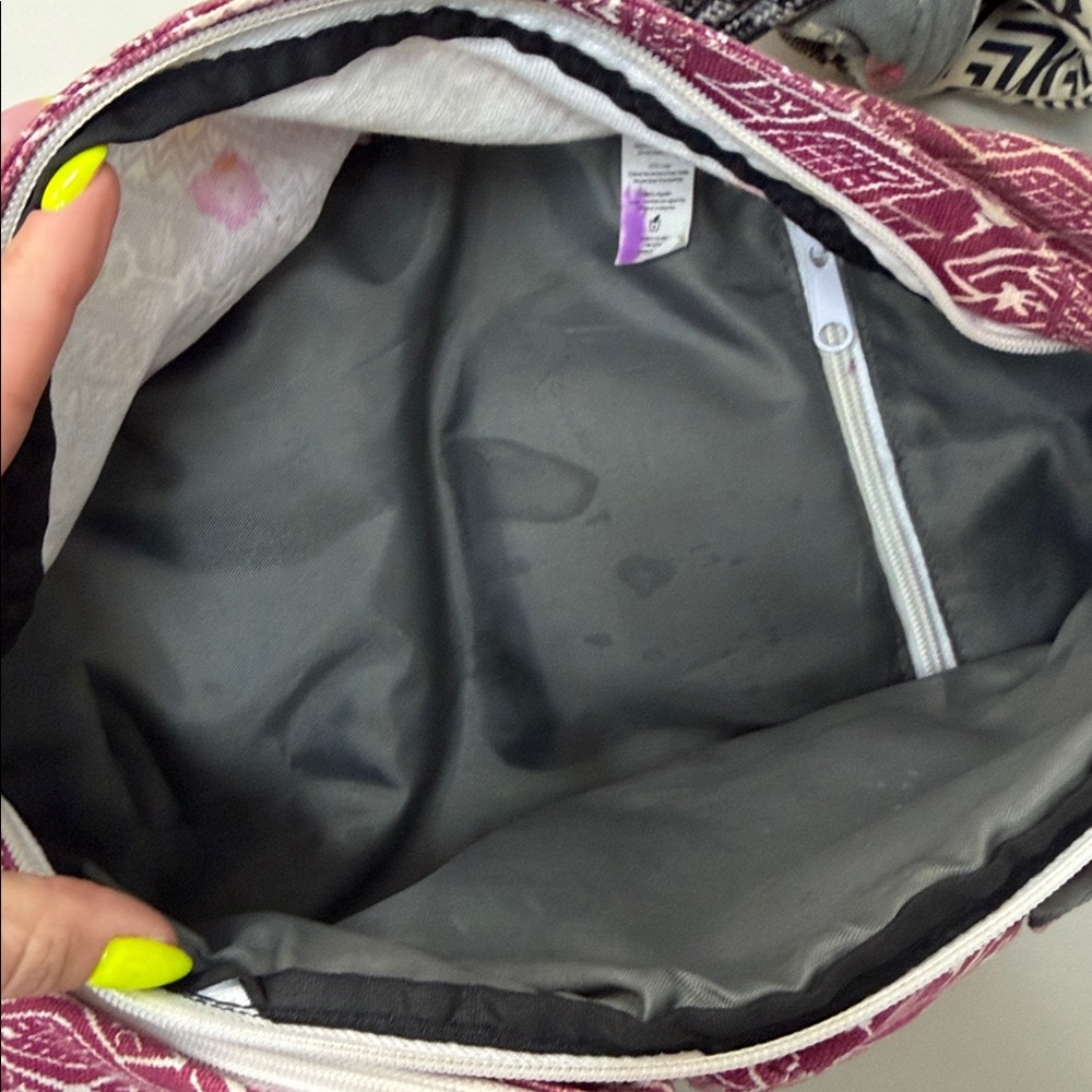 Kavu Slingpack Sling Bag Burgundy White Aztec Ropalooza Rope Bag! - Picture 9 of 10